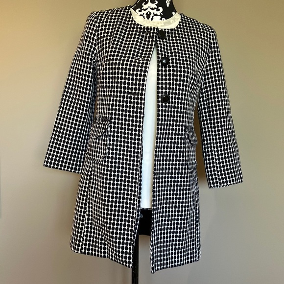 Fabulous black and white car coat/blazer. - Picture 2 of 16